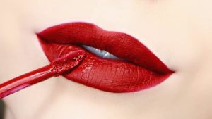 4 Tips Pilih Warna Lipstik Ikut ‘Lip Tone’ Santai Sini